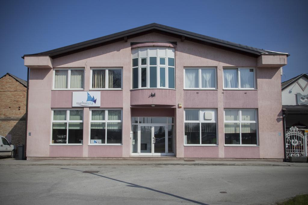 Master Apartman Sisak Exterior photo